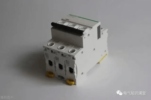 浪涌保護(hù)器與空氣開關(guān)有什么區(qū)別？怎樣選型？這篇文章里有答案-陜西茂禎電力工程有限公司