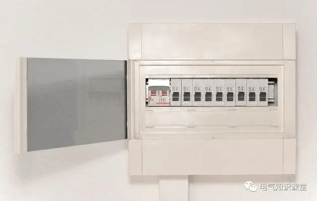 浪涌保護(hù)器與空氣開關(guān)有什么區(qū)別？怎樣選型？這篇文章里有答案-陜西茂禎電力工程有限公司