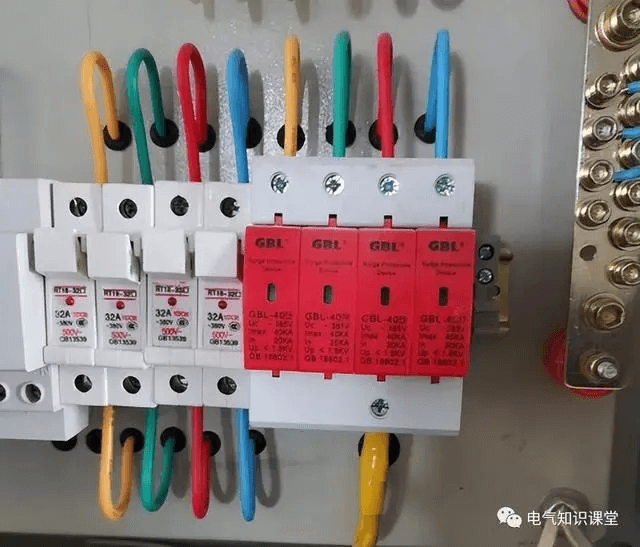 浪涌保護(hù)器與空氣開關(guān)有什么區(qū)別？怎樣選型？這篇文章里有答案-陜西茂禎電力工程有限公司